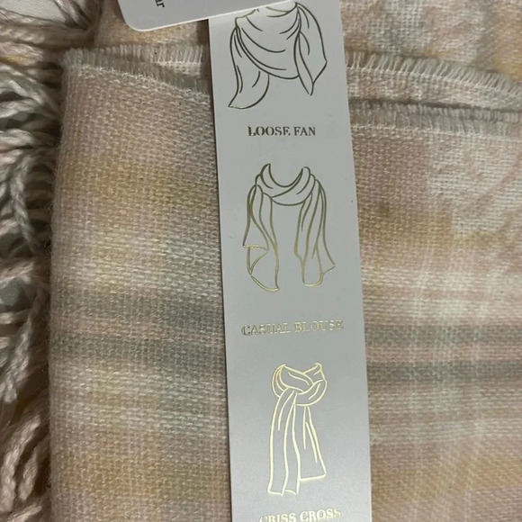 Charming‎ Charlie - Picture 3 of 3